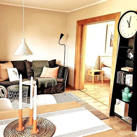 Haus An Der Wiese Privat Mit Garten Und Parkplatz Appartement Floha