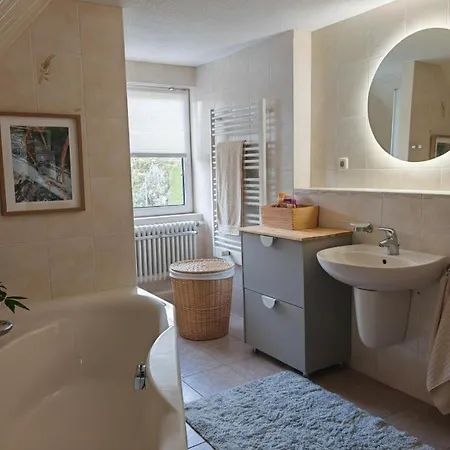 Haus An Der Wiese Privat Mit Garten Und Parkplatz