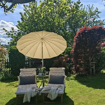 Haus An Der Wiese Privat Mit Garten Und Parkplatz Appartement Floha
