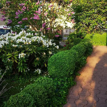 Haus An Der Wiese Privat Mit Garten Und Parkplatz