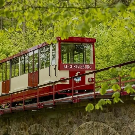 Haus An Der Wiese Privat Mit Garten Und Parkplatz
